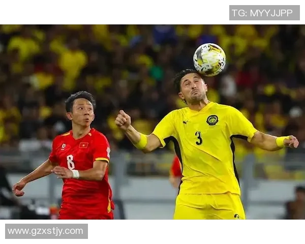 越南足球明星化身搞笑角色拍摄伪装视频引发网友热议 越南足球明星化身搞笑角色拍摄伪装视频引发网友热议