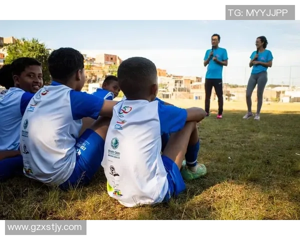 足球明星可活动小人玩具带你体验绿茵场上的激情与乐趣